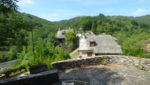 A 20 minutes d'ESPALION, maison en pierres de type 4 avec terrain
