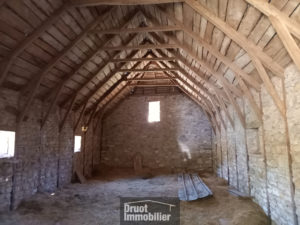 Ancienne grange/étable 60 m2 par niveau, à 5 minutes d'ESPALION