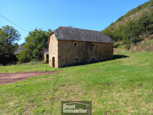 Ancienne grange/étable 60 m2 par niveau, à 5 minutes d'ESPALION