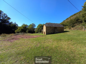 Ancienne grange/étable 60 m2 par niveau, à 5 minutes d'ESPALION