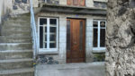 Appartement de type 2 avec terrasse, dépendance et terrain