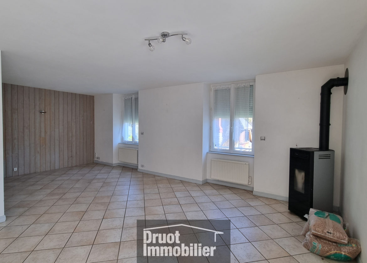 Appartement T4 Duplex - St Geniez d'Olt Aubrac - Rénové - cave