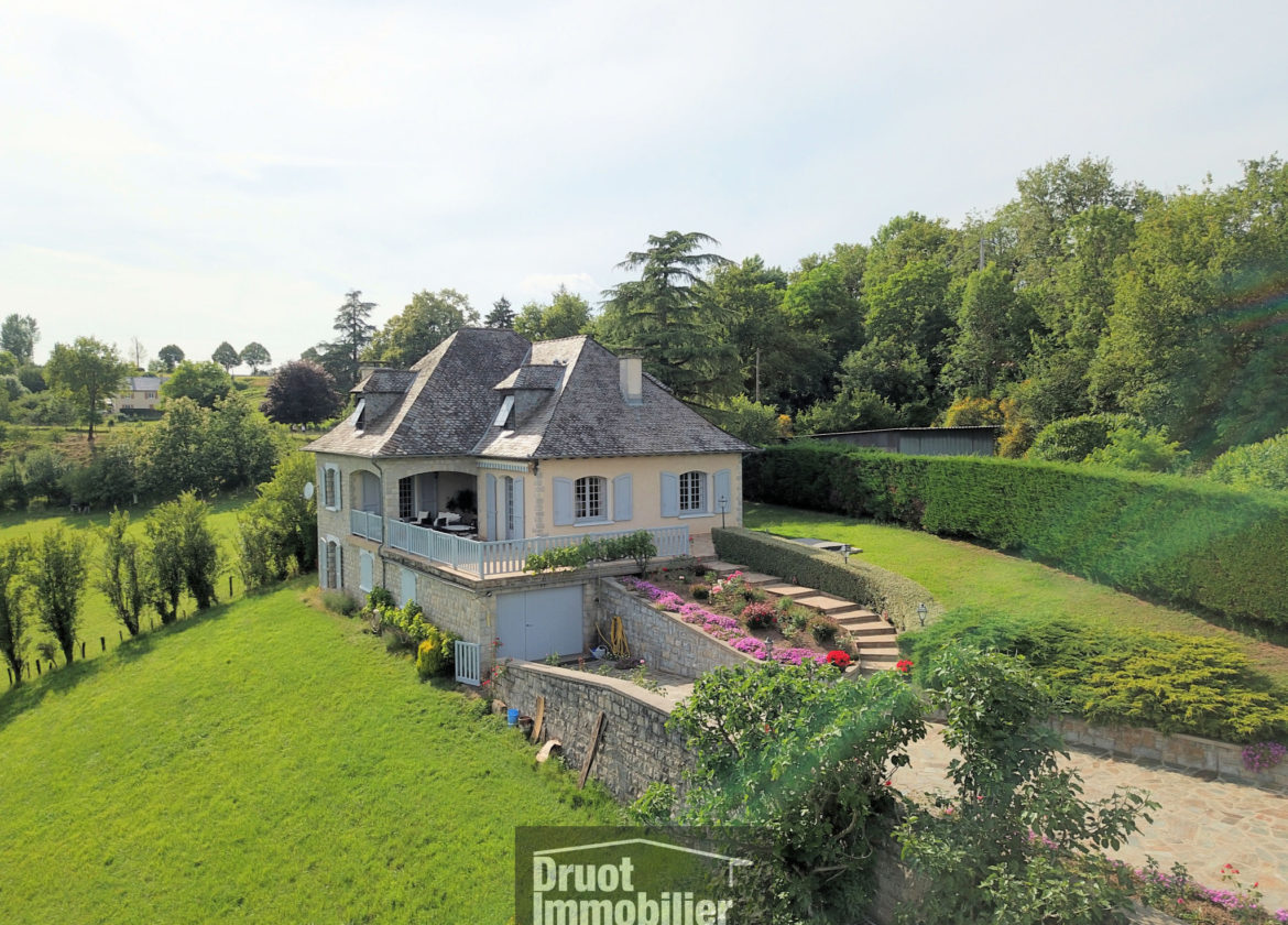 Beau pavillon à ESPALION