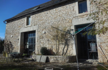 Belle maison en pierres de type 4 avec jardin