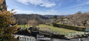 Belle propriété en pierres avec maison d'habitation, dépendances, terrain