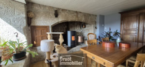 Belle propriété en pierres avec maison d'habitation, dépendances, terrain