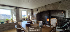 Belle propriété en pierres avec maison d'habitation, dépendances, terrain