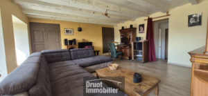 Belle propriété en pierres avec maison d'habitation, dépendances, terrain