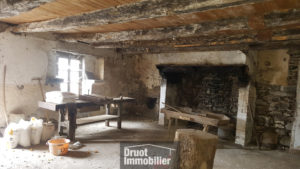  AUBRAC - GRANGE AVEC TERRAIN - ASSAINISSEMENT COLLECTIF