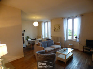  Coeur de village de SAINT AMANS DES COTS, maison de Type 5, 900 m2 de terrain