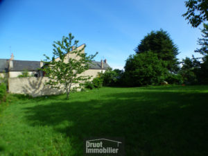  Coeur de village de SAINT AMANS DES COTS, maison de Type 5, 900 m2 de terrain