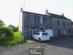  Coeur de village de SAINT AMANS DES COTS, maison de Type 5, 900 m2 de terrain