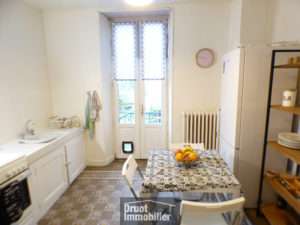  Coeur de village de SAINT AMANS DES COTS, maison de Type 5, 900 m2 de terrain
