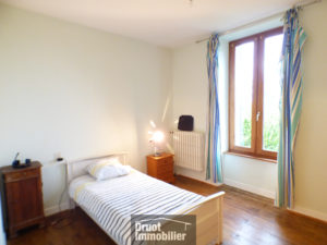  Coeur de village de SAINT AMANS DES COTS, maison de Type 5, 900 m2 de terrain