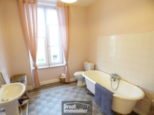 Coeur de village de SAINT AMANS DES COTS, maison de Type 5, 900 m2 de terrain