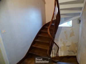  Coeur de village de SAINT AMANS DES COTS, maison de Type 5, 900 m2 de terrain