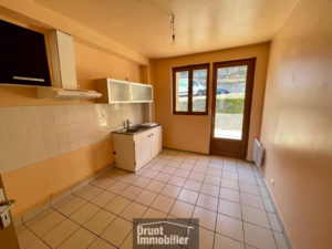  Immeuble coeur de ville d'ESPALION, 5 appartements, garage et atelier