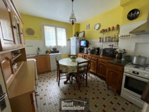 Immeuble coeur de ville d'ESPALION, 5 appartements, garage et atelier