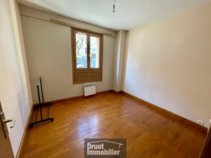  Immeuble coeur de ville d'ESPALION, 5 appartements, garage et atelier