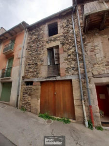  Maison, à rénover, située au centre du village de SAINT COME D'OLT