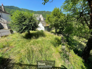  Maison dans le village de BANHARS