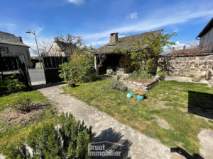  Maison de Caractère à moins de 2km du Lac de Maury