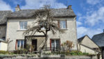 CAMPUAC, maison de village, cour intérieure, garage