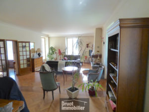 Charmante Maison en pierres de type 8- A moins de 10/12 Minutes du centre ville de RODEZ