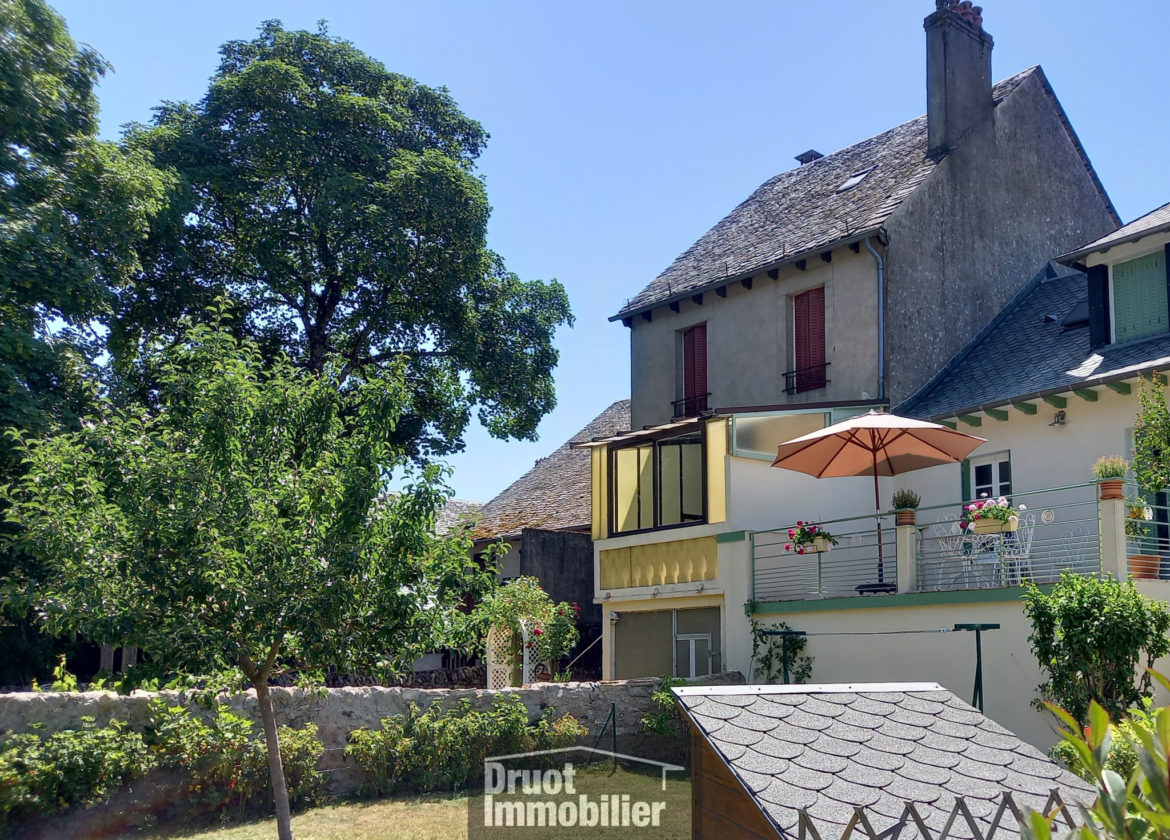 Coeur de village, ST COME, maison T4 avec garage et terrain attenant