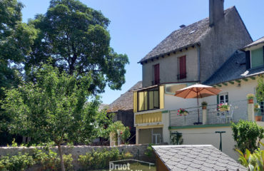 Coeur de village, ST COME, maison T4 avec garage et terrain attenant