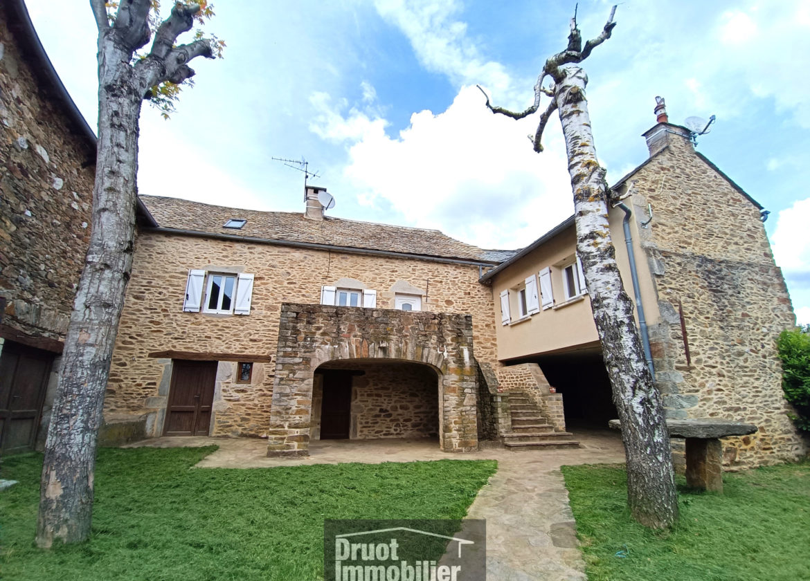 Corps de ferme avec grange et terrain