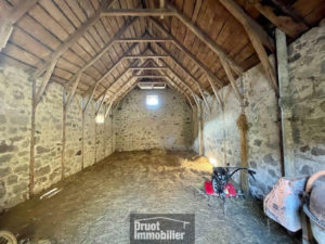 Corps de ferme à 20 minutes d'ENTRAYGUES SUR TRUYERE