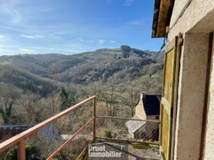 Corps de ferme à 20 minutes d'ENTRAYGUES SUR TRUYERE