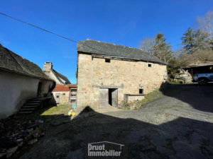 Corps de ferme à 20 minutes d'ENTRAYGUES SUR TRUYERE