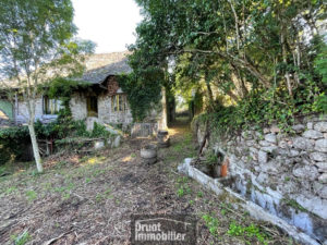 Corps de ferme à 2kms de SAINT AMANS DES COTS