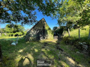 Corps de ferme à 2kms de SAINT AMANS DES COTS