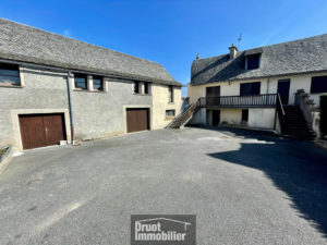 Ensemble immobilier à mi-chemin entre Espalion et Laguiole
