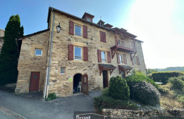 Ensemble immobilier en pierre proche Saint-Come d'Olt