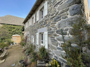 Ensemble immobilier en pierres
