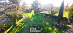Ensemble immobilier en pierres, à 15 minutes de BOZOULS
