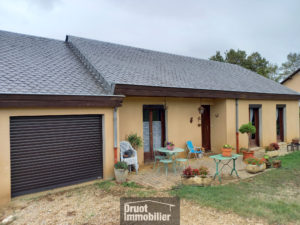 Entre BOZOULS et ESPALION, maison de Type 4, de plain pied, 1000 m2 de terrain.