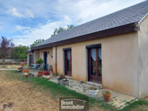 Entre BOZOULS et ESPALION, maison de Type 4, de plain pied, 1000 m2 de terrain.
