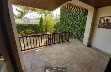 ESPALION, appartement centre ville avec garage, cave et jardin