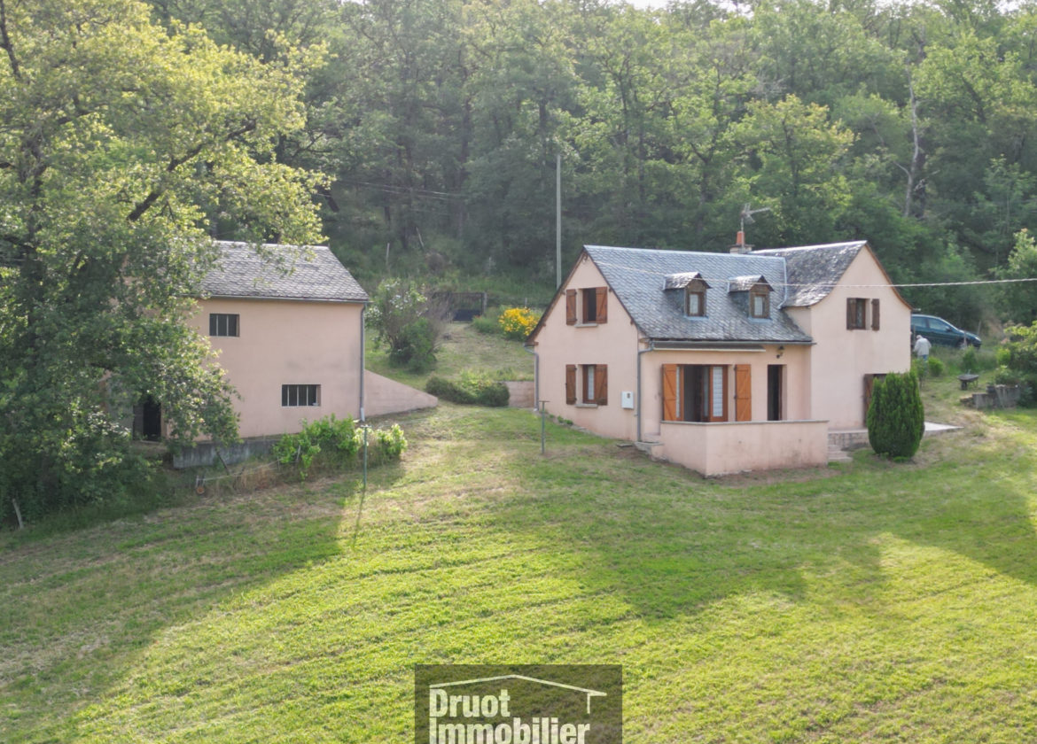 ESPALION, maison de Type 3, garage, terrain de plus d'un hectare