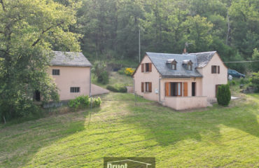 ESPALION, maison de Type 3, garage, terrain de plus d'un hectare