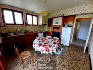 ESPALION, maison de type 4 avec garage, terrain de 1755 m2 et vue dégagée.