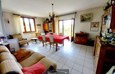 ESPALION, maison de type 4 avec garage, terrain de 1755 m2 et vue dégagée.