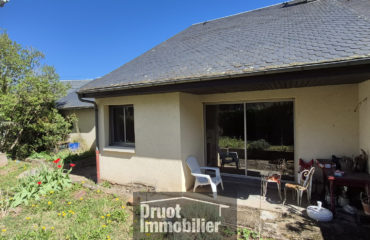 ESPALION, maison de ville, 4 chambres, terrain, garage.
