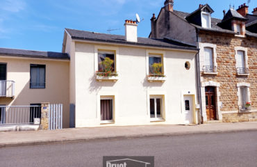 ESPALION, maison en coeur de ville de Type 5, avec grand garage