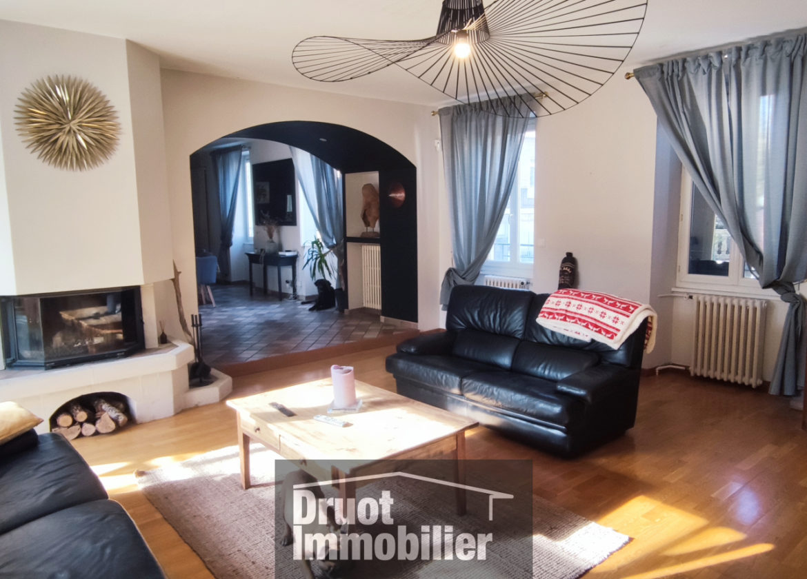Exceptionnel, maison de ville, hyper centre ESPALION